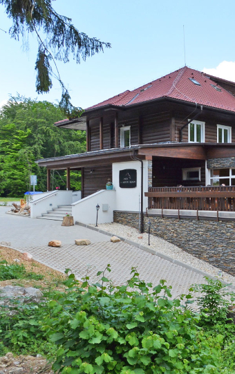 Pohľad na Chatu pod Ostrým Vrchom